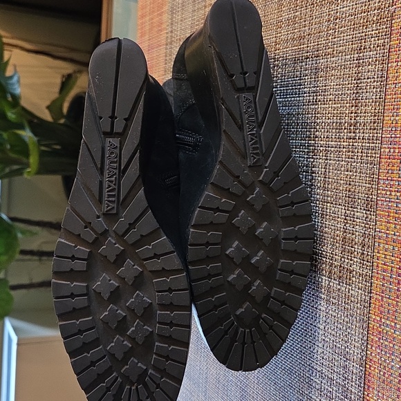 Aquatalia black suede booties - Picture 8 of 8